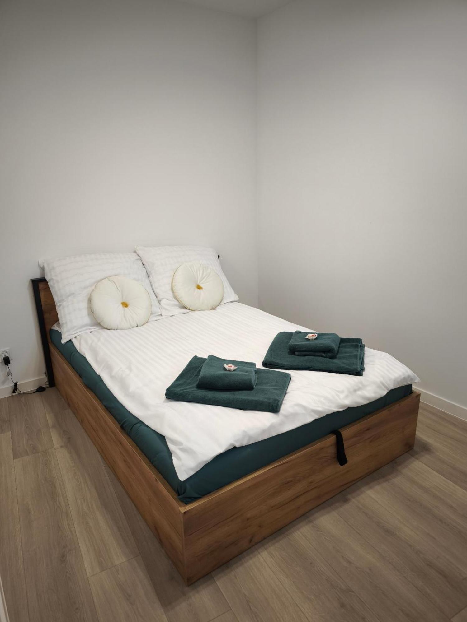 Kameralny Nowy Apartament W Centrum Miasta, Duzy Parking, Fv, Luksusowo Wyposazony, Ps5, Balkon, Klimatyzacja, Taras, Winda, Wyposazona Kuchnia Старогард-Гданьский Экстерьер фото